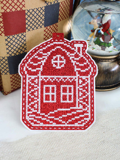 Šventinis kryželių siuvinėjimo rinkinys eglutei „Namas sniege“, 13×11 cm