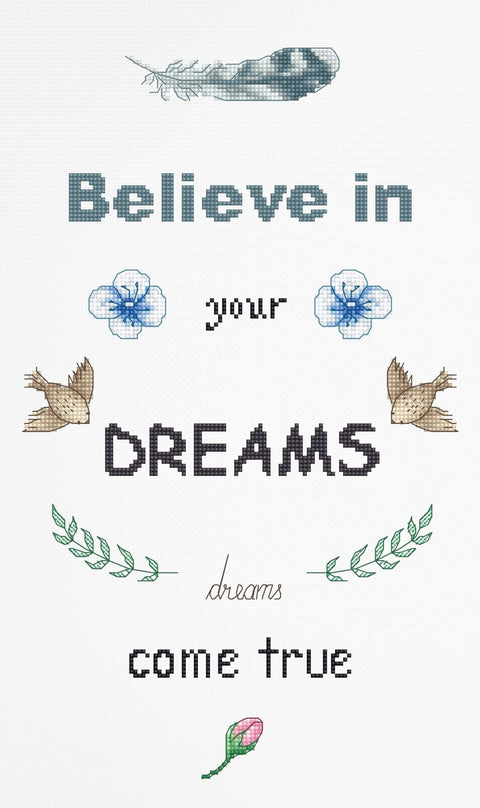 Siuvinėjimo raštas Believe in your dreams – kryželiu mėlynai pilki debesys, mėlynos gėlės, du paukščiai ir rožinis žiedas, vertikalus dizainas