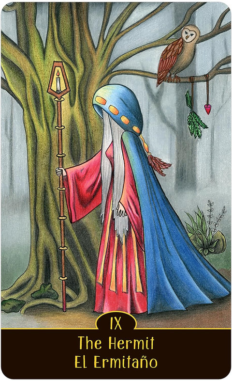 Tarot korta Hermitas, raudona ir mėlyna iliustracija su medžiu, žibintu ant stiebo ir pelėda viršuje