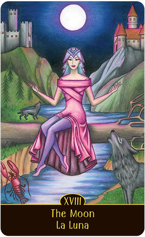 tarot korta Mėnulis, rožinė suknele figūra sėdi prie upės po pilnaties, vilkai ir omaras; vertikalus kortos variantas