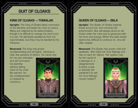 tarot kortos — atverstas bukletas su King of Cloaks ir Queen of Cloaks reikšmėmis, trumpais aprašymais ir kortų iliustracijomis
