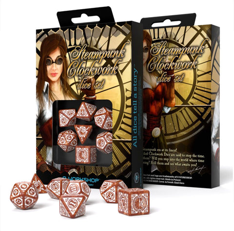 Kauliukai steampunk stiliaus rudi su baltais ornamentais, 7 dalių rinkinys, parodytas iš dėžutės ir išdėstytas scenoje