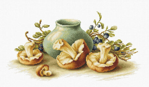 Kryželių rinkinys: žalsvos vazos ir šviesių voveruškų kompozicija su mėlynomis uogomis, priekinis kampas, 30×20 cm