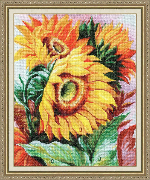 Siuvinėtas saulėgrąžų paveikslas su sodriomis geltonomis žiedynėmis, žaliais lapais ir auksiniu rėmu, 40×50 cm, iš arčiau