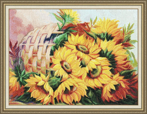 Kryželių paveikslas saulėgrąžų puokštė rėme su pintiniu krepšeliu, ryškiai geltoni žiedai ir sodri žaluma, 50×40 cm, iš arti