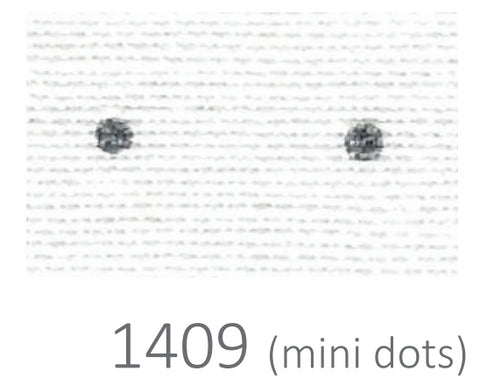 Audinys mini dot variantas: balta tekstūra su smulkiais juodais taškais, didelis artimas detalės rodinys