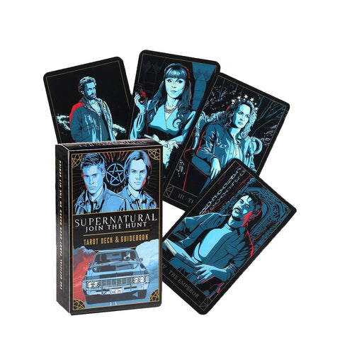 Tarot kortos Supernatural komplektas juodo‑mėlyno dizaino su dėžute ir išskleistomis personažų iliustruotomis kortomis