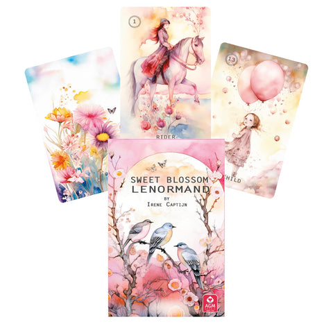 Lenormand kortų rinkinys Sweet Blossom — pastelinė akvarelinė dėžutė su trimis išskleistomis pavyzdinėmis kortomis