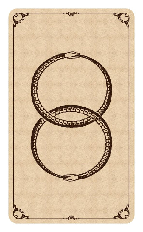 tarot korta su dviem susipynusiais ouroboros gyvačiais ant senovinio smėlio spalvos nugarėlės, vertikali kompozicija galerijai