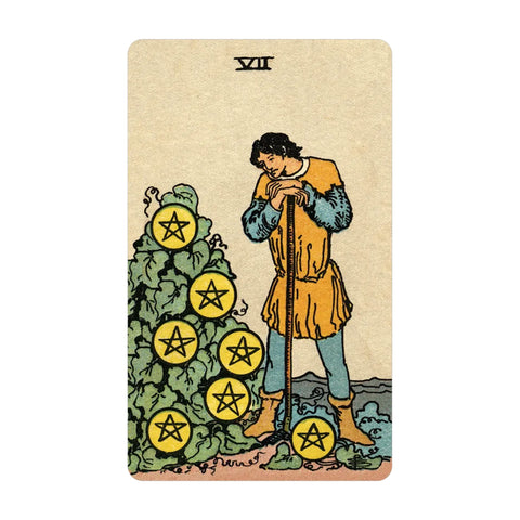 Septyni pentakliai tarot korta, kur vyriškis atsistoja prie krūvos su penkiakampiais ženklais, simbolizuoja kantrybę ir įvertinimą