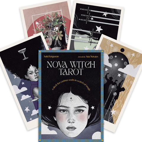 Nova Witch Tarot kortų kaladė, dėžutė su juodu viršeliu ir keturiomis iliustruotomis kortomis išskleistomis fone