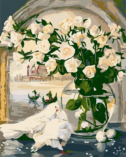 Tapyba ant drobės: romantinė kompozicija su baltomis rožėmis ir dviem balandžiais, 40×50 cm, puikiai tinka svetainės dekoro akcentu