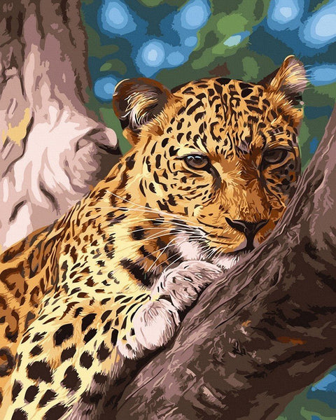 Drobinis paveikslas geltonai rudo leopardo, gulintis ant medžio šakos arti, modernus gyvūnų motyvas, 60×80 cm
