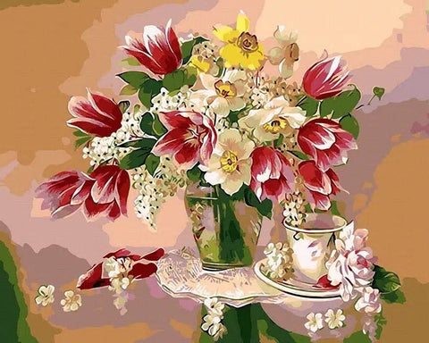 Gėlių paveikslas ant drobės, raudonų tulpių ir geltonų narcizų puokštė žalia vazone, 40×50 cm, skirtas svetainės ar miegamojo dekorui