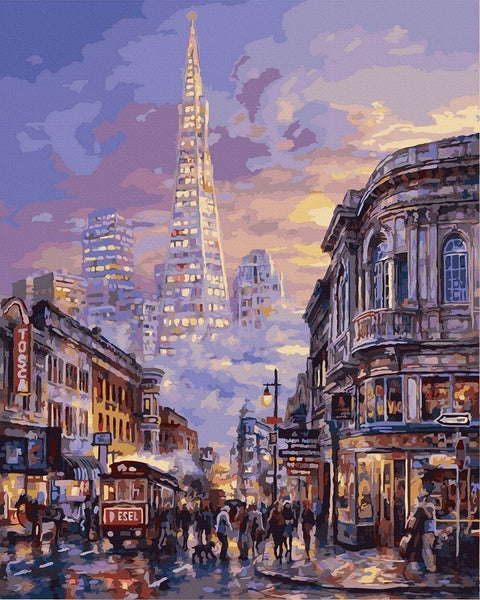 Drobė miesto vakaro panoramos, 60×80 cm, įrėminta; pasteliniai violetiniai atspalviai ir ryškus dangoraižio siluetas