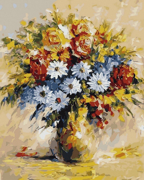Paveikslas ant drobės su spalvinga puokšte — balti ramunėlių žiedai, raudonos rožės ir gelsvas fonas, 40×50 cm, ryškūs teptuko potėpiai ir šiltas tonų kontrastas