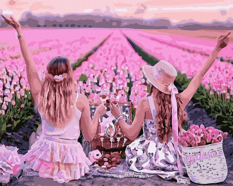Drobė pavasario žydėjimas — rožinių tulpynų fone dvi mergaitės sėdi ant pledo iš nugaros, 60×90 cm