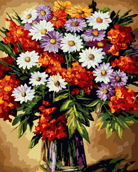 Gėlių paveikslas ant drobės su stikliniu vaza – ryškūs balti ir oranžiniai ramunės, priekinis planas, 50×70 cm