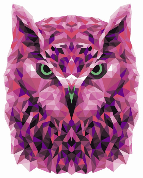 Plakatas: didelio formato geometrinė rožinė‑violetinė pelėdos galva, priekinis art printas 50×70 cm, unikali poligoninė tekstūra