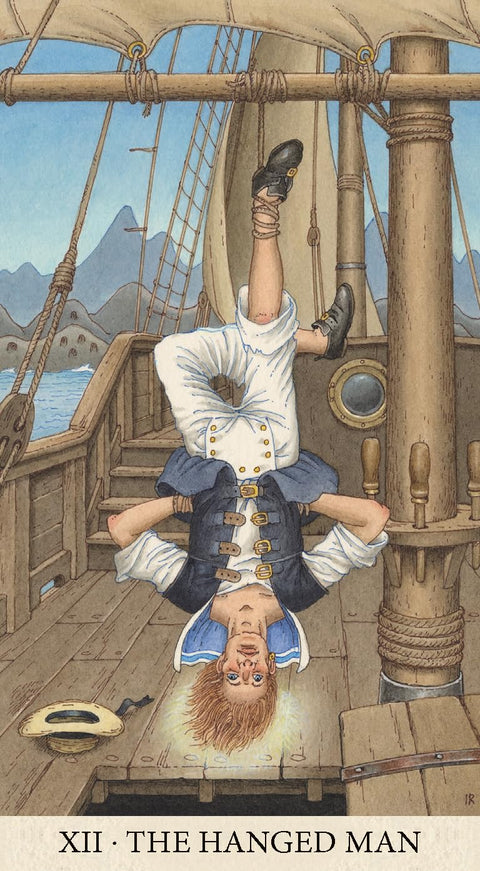 tarot korta Pakabintas žmogus — laive pakabintas aukštyn kojomis jūreivis mėlyno‑baltu kostiumu, detali iliustracija