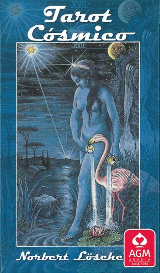 Tarot kortos mėlyname kosminiame viršelyje su stovinčia moterimi prie vandens ir flamingu, AGM leidimas