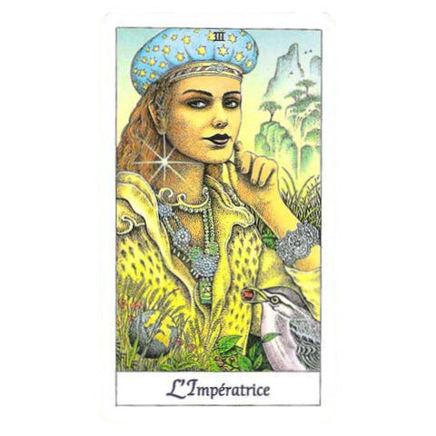 tarot korta Imperatorė spalvota iliustracija su moters portretu, žvaigėta kepure, papuošalais ir paukščiu