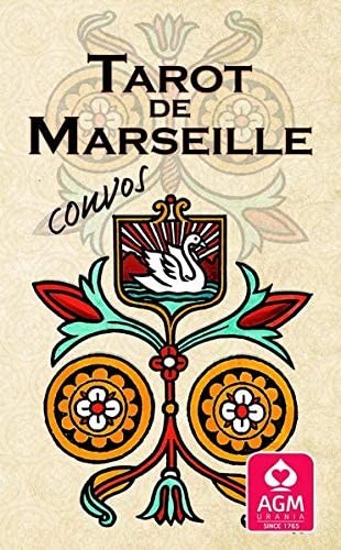 Tarot de Marseille kortų dėžutės priekinis viršelis su AGM Urania logotipu, kreminiu fono raštu ir spalvotu ornamentu