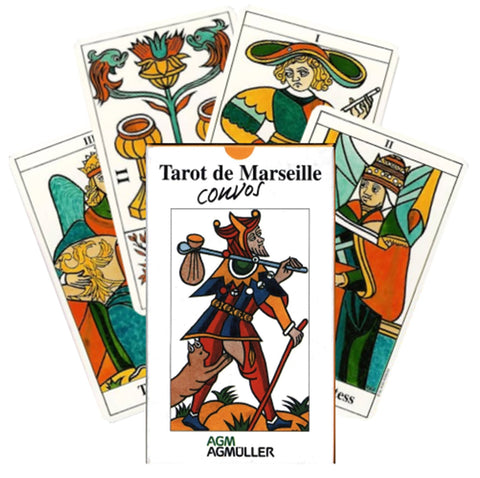 Tarot de Marseille kortos su dėkle (AGM Agmüller), spalvotos pagrindinės kortos išskleistos ir matomos viršuje