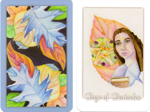 tarot kortos – akvarelinė Page of Pentacles priekinė korta su moterišku portretu ir mėlyna lapų nugarėle