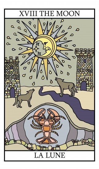 tarot korta Mėnulis XVIII, stilizuota iliustracija su omaru krante, dviem vilkais ir bokštais, ramūs žemiški tonai