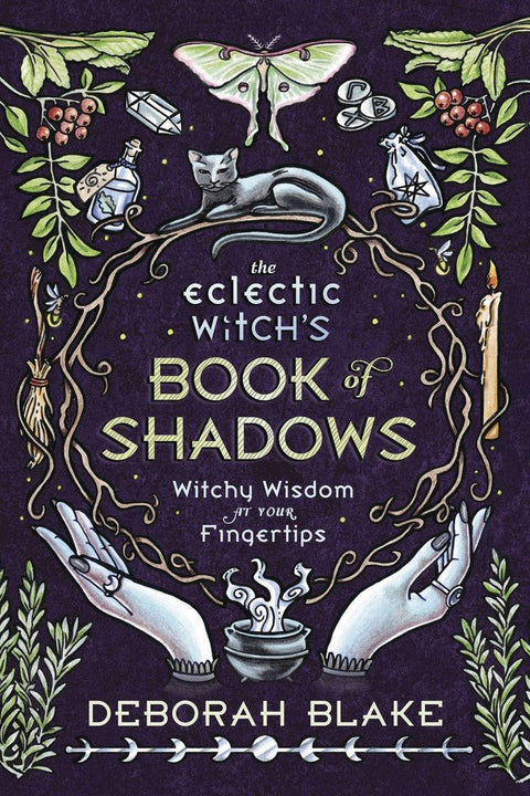 Knyga The Eclectic Witch's Book of Shadows Deboros Blake, violetinis iliustruotas viršelis su miegančia kate, žvake ir ritualinėmis dekoracijomis