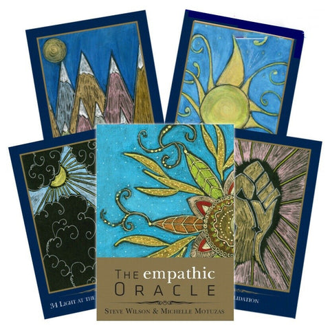 Orakulo kortos The Empathic Oracle – dangiai mėlynos dėžutės priekinis viršelis su meninėmis mėlynomis, auksinėmis ir žaliomis kortų iliustracijomis, išskirtinis komplekto vaizdas