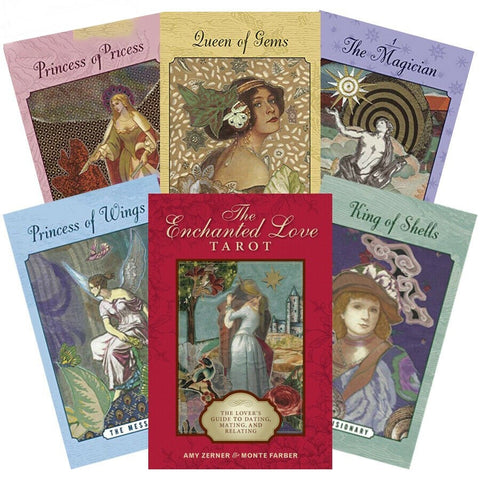 Taro kortų rinkinys Enchanted Love su raudona dėžute ir keliais atmerktomis kortomis, rodantis komplekto dizainą ir pavyzdžius