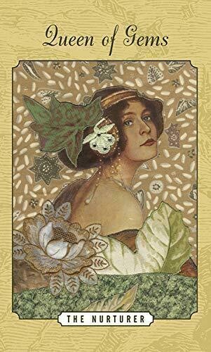 Tarot korta Queen of Gems (The Nurturer) su moters profilio iliustracija, žalia skrybėle ir gėlių raštais