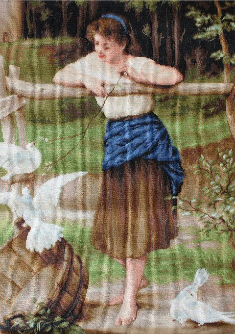 Tapyba ant drobės vintage, mergaitė šalia tvorelės su balandžiais, mėlynas prijuostės akcentas, 40×60 cm variantas