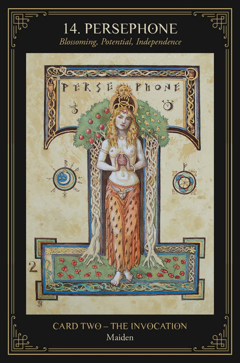 Persefonės tarot korta - iliustracija su granatu, mergelės figūra ir žalsvai-oranžine koloristika, vertikalus juodas rėmas