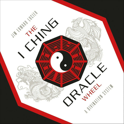 I Ching orakulo ratas baltame dėkle su juoda-raudonu yin‑yang simboliu ir tradicinėmis trigramomis, priekinis kampinis rodinys