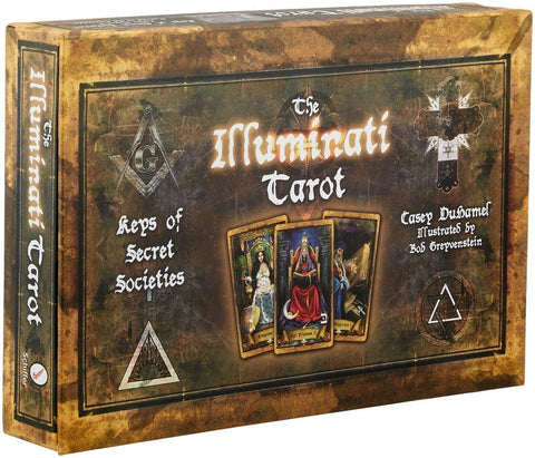 Illuminati tarot kortų rinkinys antikvarinės rudos dėžutės priekyje, matomos trys pagrindinės kortos ir simboliai