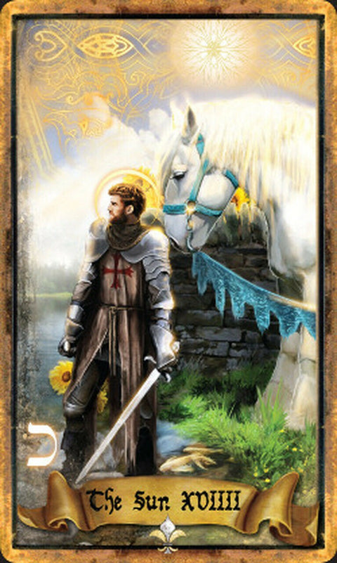 Tarot korta Saulė, detalus frontinis atvaizdas su raituotoju, baltu žirgu, saulės aureole ir auksiniu rėmu