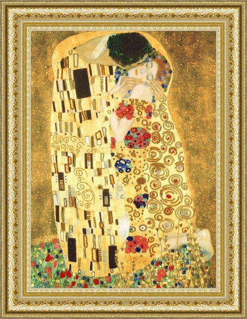 paveikslas aukso ornamentais rėmintas romantinis, aukso mozaikinis raštas, pora apsikabinusi centre, vertikalus formatas