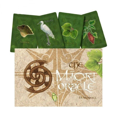 Māori oracle kortos komplektas su žaliais nugarėlių piešiniais ir iliustruotu dėklu, autorius P.A. Minnell