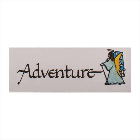 Lipdukas Adventure ant balto stačiakampio fono su juodu kaligrafiniu užrašu ir spalvotu angelu dešinėje, rodomas iš priekio