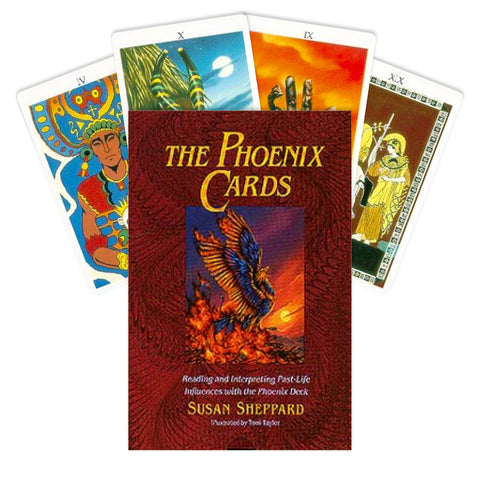 Fenikso kortos tarot rinkinys su raudonu dėklu ir keliomis ryškiomis iliustruotomis kortomis fone rodomas priekinis viršelis