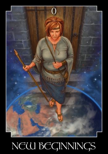 tarot korta New Beginnings, moteris žengia nuo Žemės per mėlyną aurą, viršutinis frontalinis vaizdas, parduotuvės pagrindinė variacija