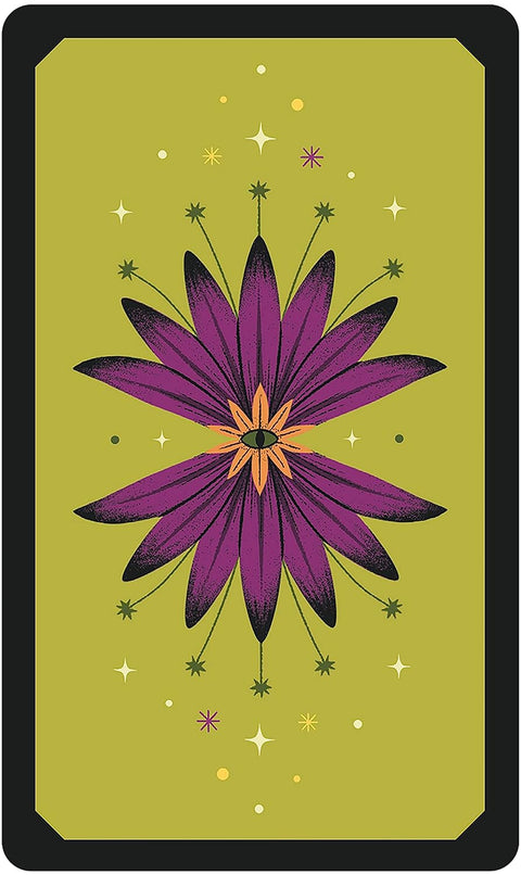 Tarot korta su alyvinėmis žiedlapio figūromis ant alyvuogiškai žalsvo fono, vertikalus nugarėlės dizainas
