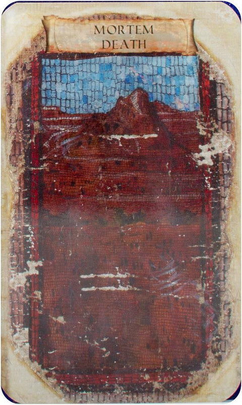 Tarot korta Mirtis, sendintos raudonos ir mėlynos spalvų tekstūros, nusidėvėję kraštai ir vertikalus žvilgsnis