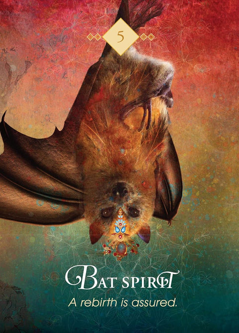 tarot korta Bat Spirit su 5 ženkleliu ir papuošta karūna ant šikšnosparnio kaktos, simbolizuoja atgimimą
