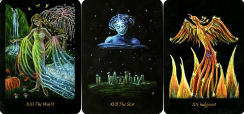 Tarot kortos — trijų didžiųjų arkana kortų komplektas: XXI The World su moterimi, XVII The Star naktinė figūra, XX Judgment feniksas