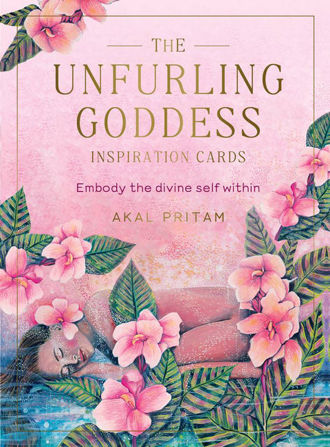 įkvėpimo kortelės The Unfurling Goddess rožiniu viršeliu, gulinčios dieviškos figūros ir ryškių tropinių žiedų iliustracija, skirta įkvėpimui ir meditacijai