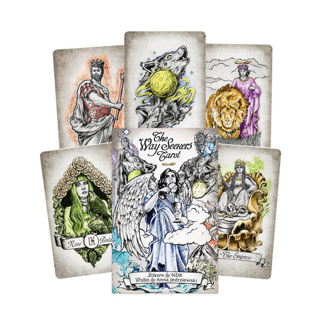 Tarot kortos The Way Seekers rinkinys su spalvotomis iliustracijomis ir dėže centre, šešių kortų išdėstymas